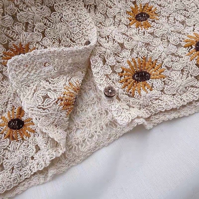 Croptop thêu hoa hướng dương