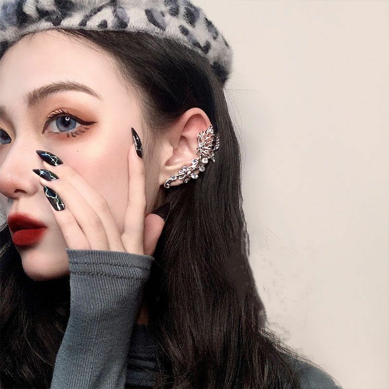 Khuyên cánh bướm kẹp vành