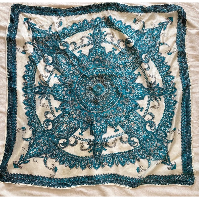 - Khăn lụa nhật hoạ tiết Boho