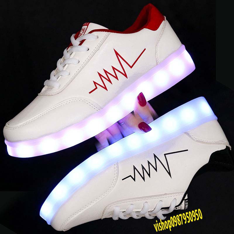 Giày phát sáng màu trắng nhịp tim màu đen phát sáng 7 màu 11 chế độ đèn led cực đẹp