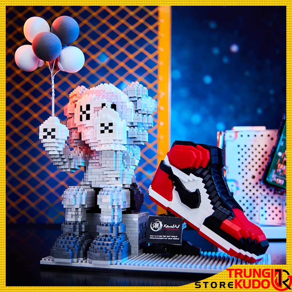 Mô hình Giày Kaws hộp bút có đèn Sneaker Kaws ống bút làm quà , đồ decor - 6907