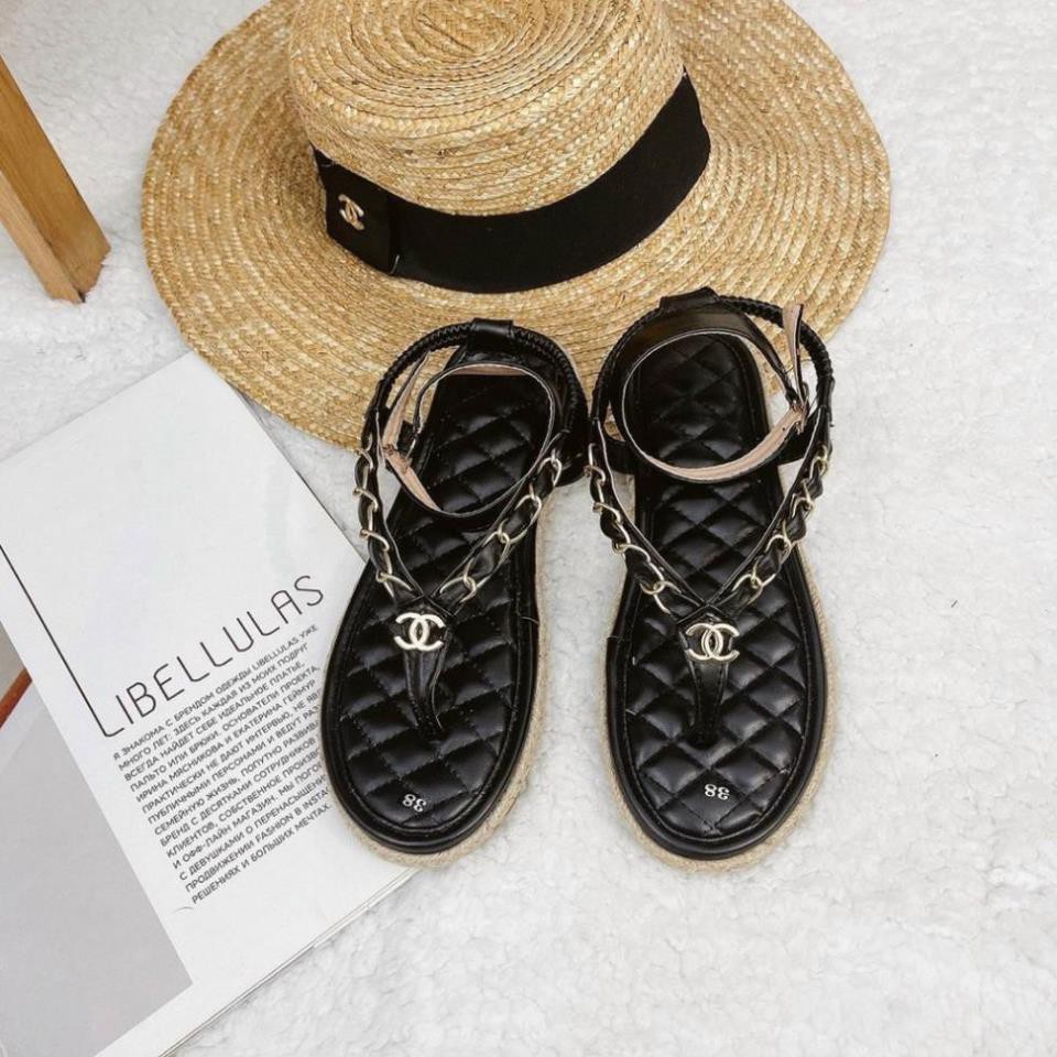 Sandal nữ đế bệt, Sandal nữ xỏ ngón quai xích chanel phom chuẩn bao xinh, thuận tiện khi dạo phố, hợp mọi lứa tuổi