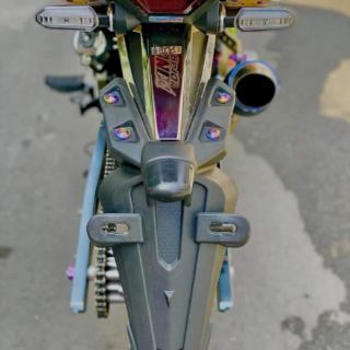 Ốp đuôi đèn ex150 titan King drag