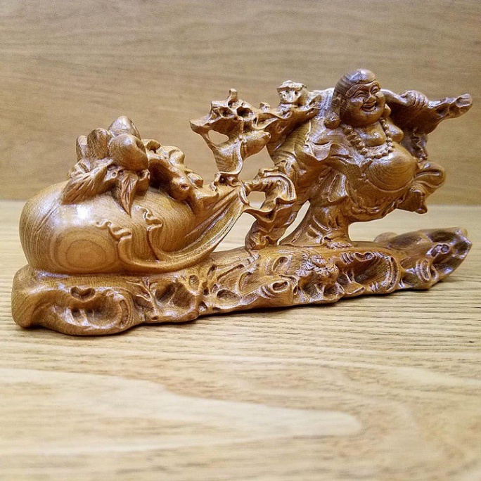 tượng phật di lặc để ô tô bằng gỗ