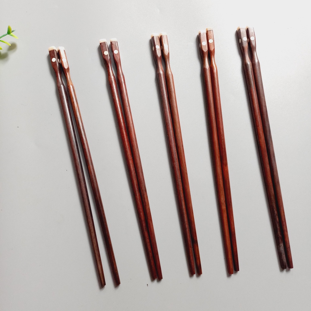 Đũa Gỗ Trắc Đỏ Xoắn Đuôi Khảm Trai Hồng 25cm Cao Cấp, An Toàn Sức Khỏe, Đũa Decor Trang Trí Của Vitrapro