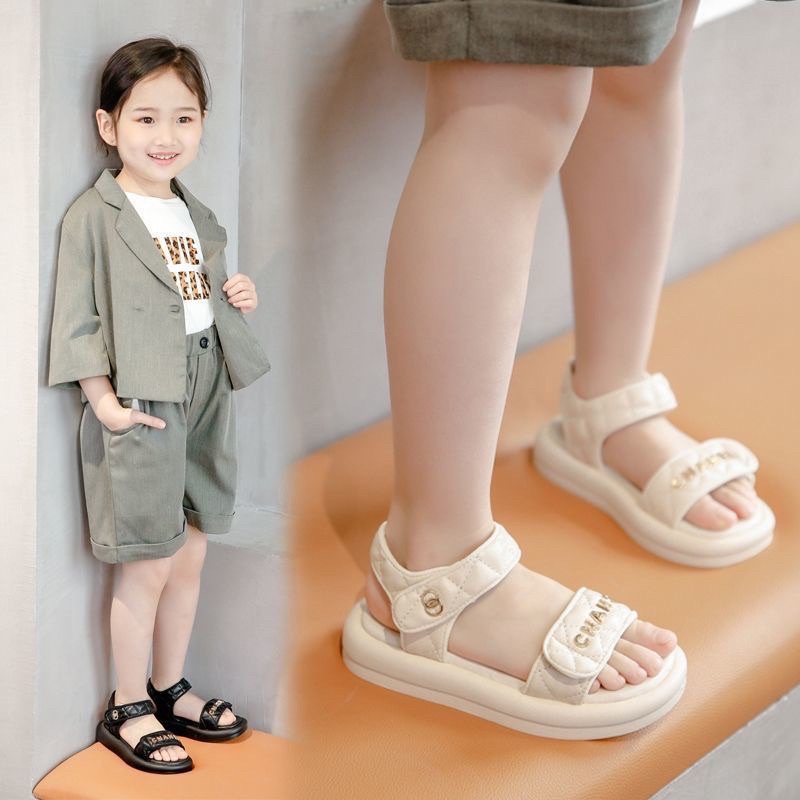Dép quai hậu sandal cho bé gái từ 5 đến 15 tuổi. Hàng cao cấp đế nhẹ chất da đẹp. Màu đen và trắng thời trang.