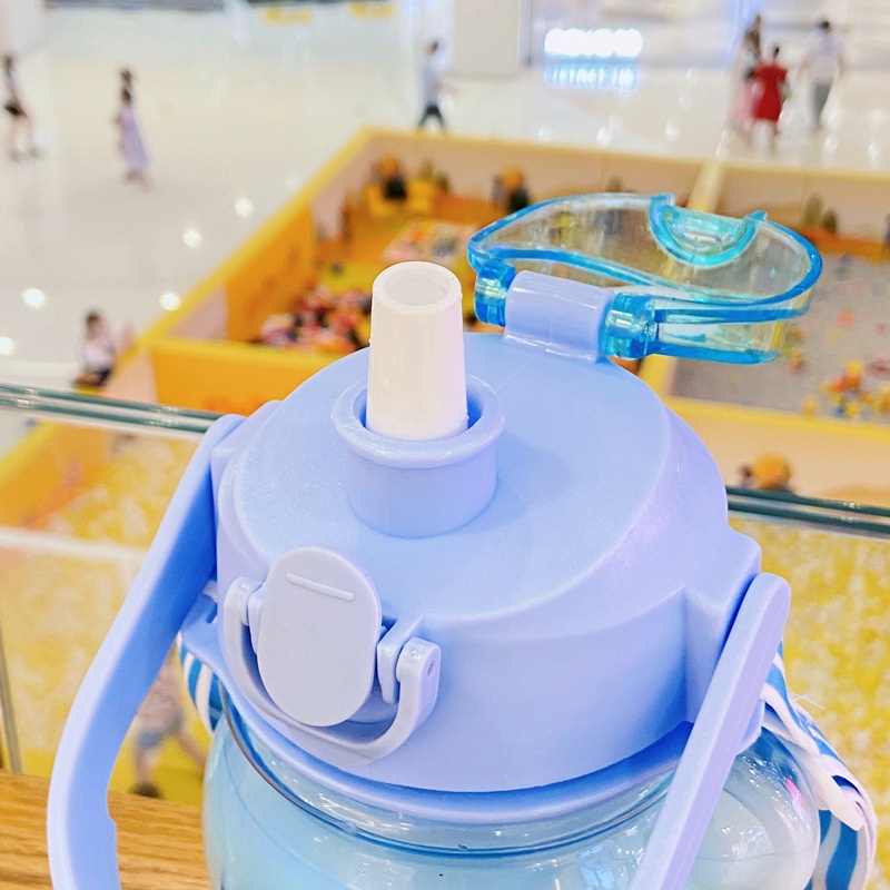 Bình Đựng Nước 1100ml Hình Gấu Cute, Có Dây Và Ống Hút