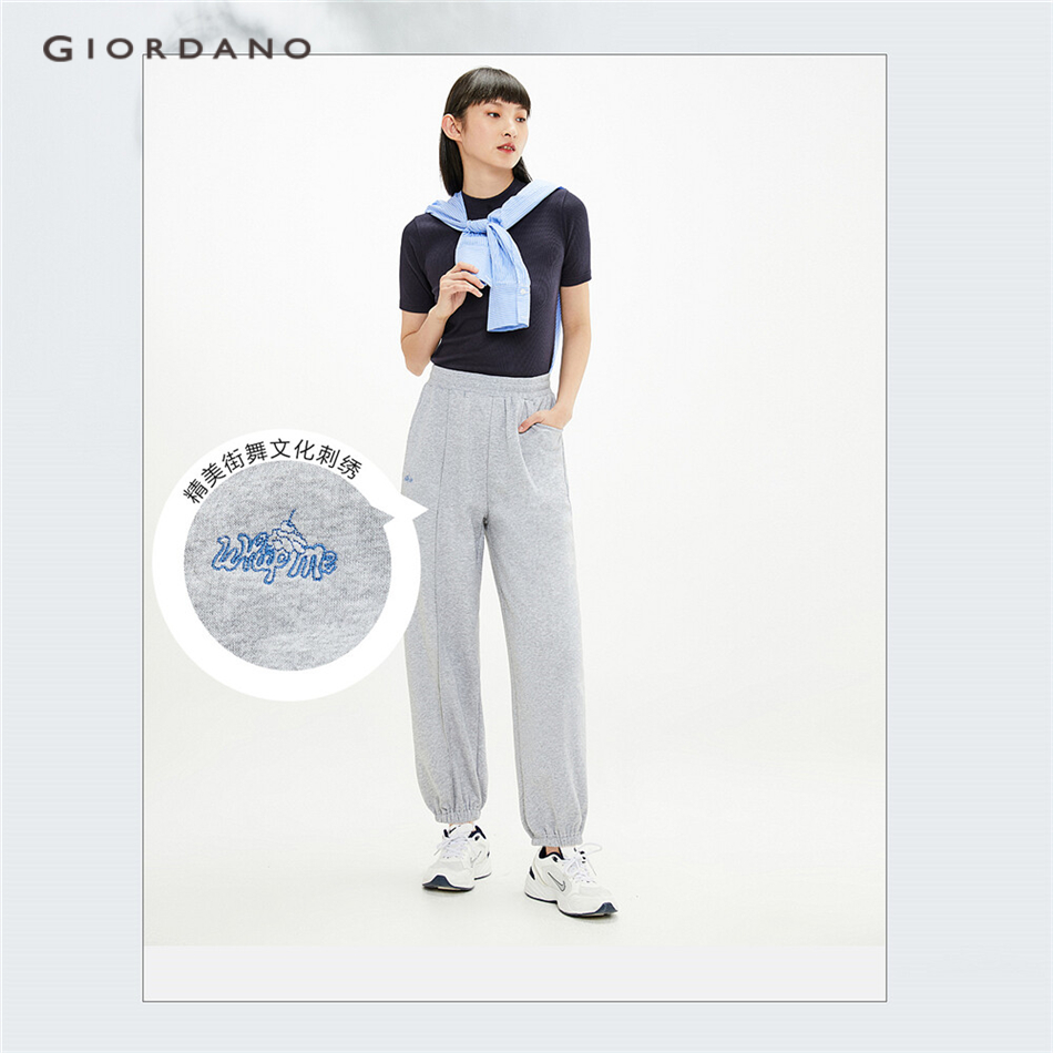 Quần Jogger GIORDANO 18421902 Thêu Họa Tiết Chữ Cái Cho Nữ