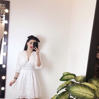 Váy trắng thô ren ngực
