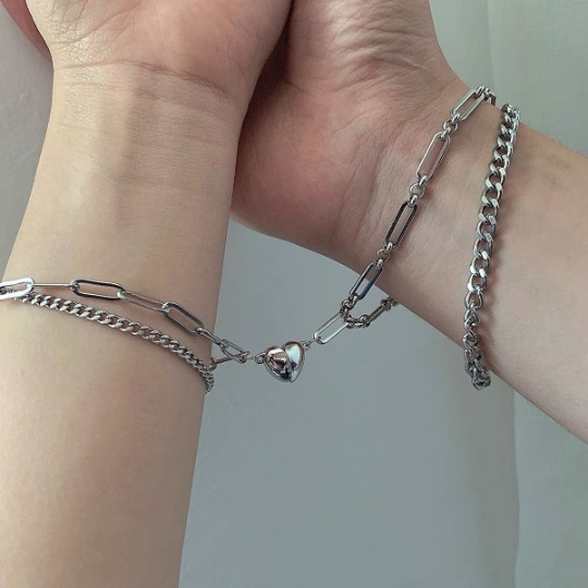 Set 2 Vòng Tay Mặt Hình Trái Tim Thời Trang
