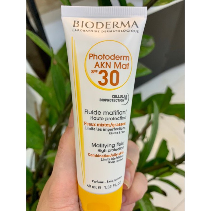 Kem chống nắng Bioderma dành cho da dầu, mụn 40ml photoderm AKN mat spf30+