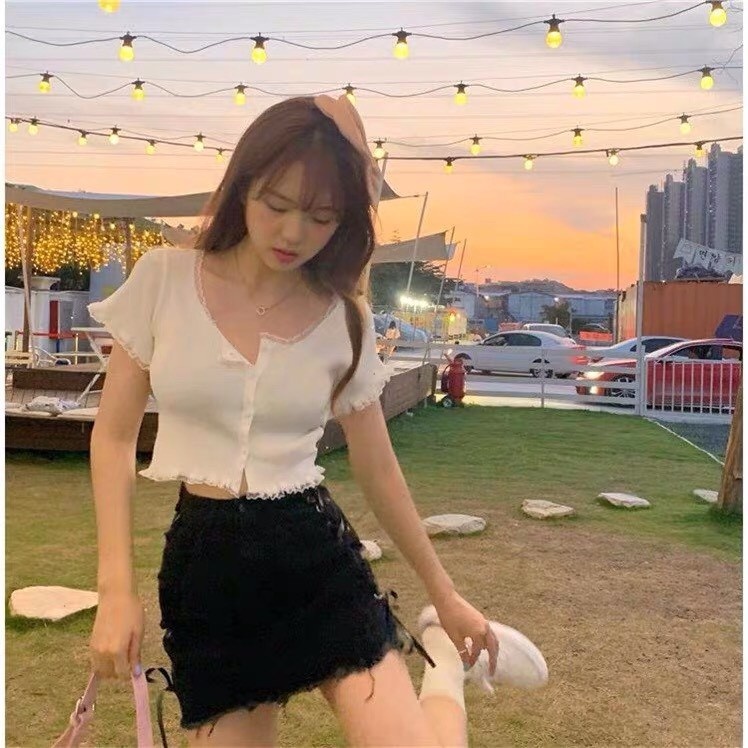 Áo croptop cổ tròn phối ren tay ngắn thun gân
