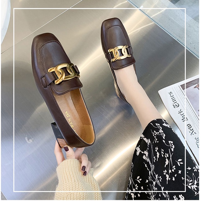 Giày loafer công sở đế thấp mũi vuông gót vuông da lì phối xích