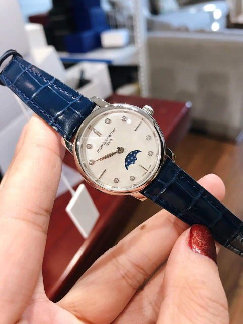 Đồng hồ nữ Frederique Constant dáng moonphase xanh sang chảnh