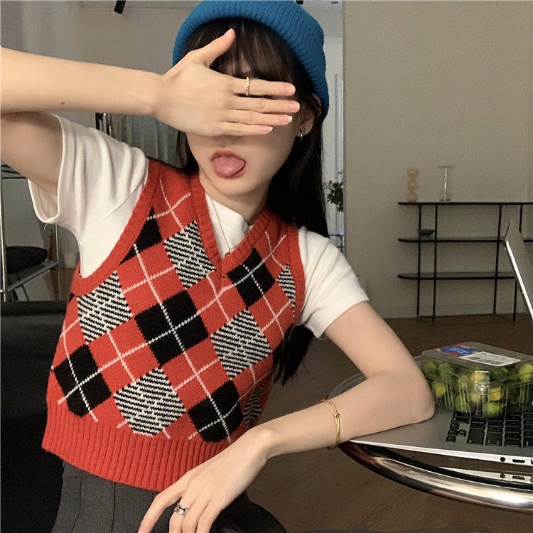 Áo dệt kim không tay cổ chữ V họa tiết kẻ sọc đính đá phong cách retro | BigBuy360 - bigbuy360.vn