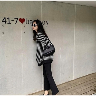 Áo sweater kẻ đen trắng