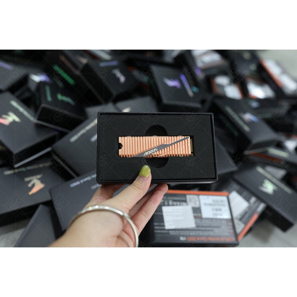 Ổ cứng SSD GIGABYTE AORUS NVMe Gen4 1TB