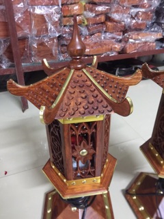 Đèn Thờ Gỗ Hương