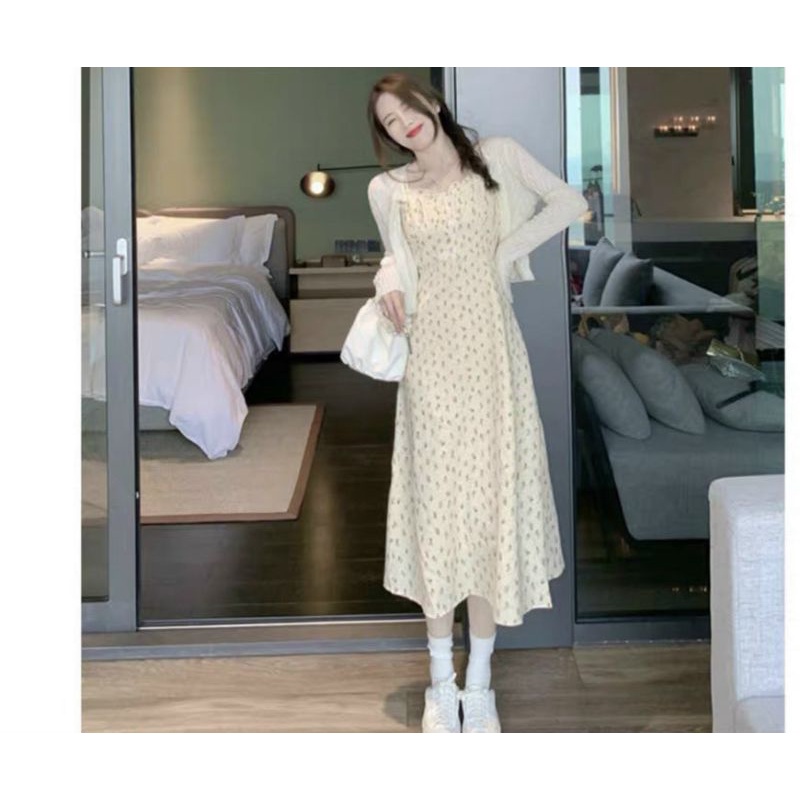 Set đầm hoa hai dây xếp ly ngực phối nút kèm áo khoác trắng | BigBuy360 - bigbuy360.vn