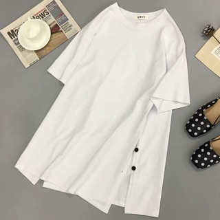 Áo phông xẻ tà đính khuy