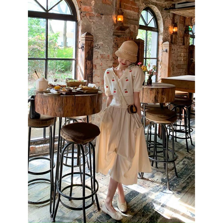 Áo Len Mongtoghi Thêu Quả Chery