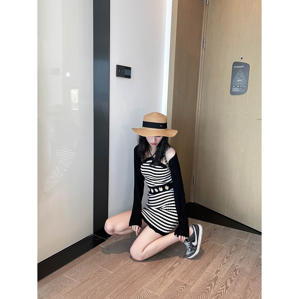 Đầm Dệt Kim Hai Dây Dáng Ôm Họa Tiết Hoa Cúc Nhỏ Thời Trang Phong Cách Hàn Quốc Cho Nữ