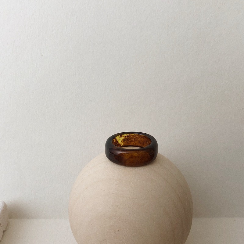 Set 4 nhẫn bằng nhựa resin acrylic màu hổ phách phong cách Hàn Quốc độc đáo cho nữ 17mm