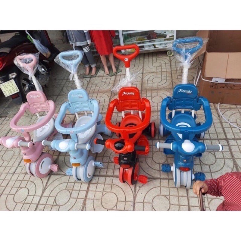 Xe đạp nhựa 3 bánh tay đẩy 688