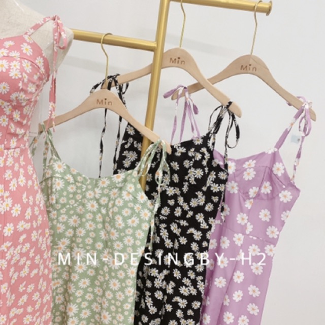 Váy hoa cúc 2 dây xẻ tà