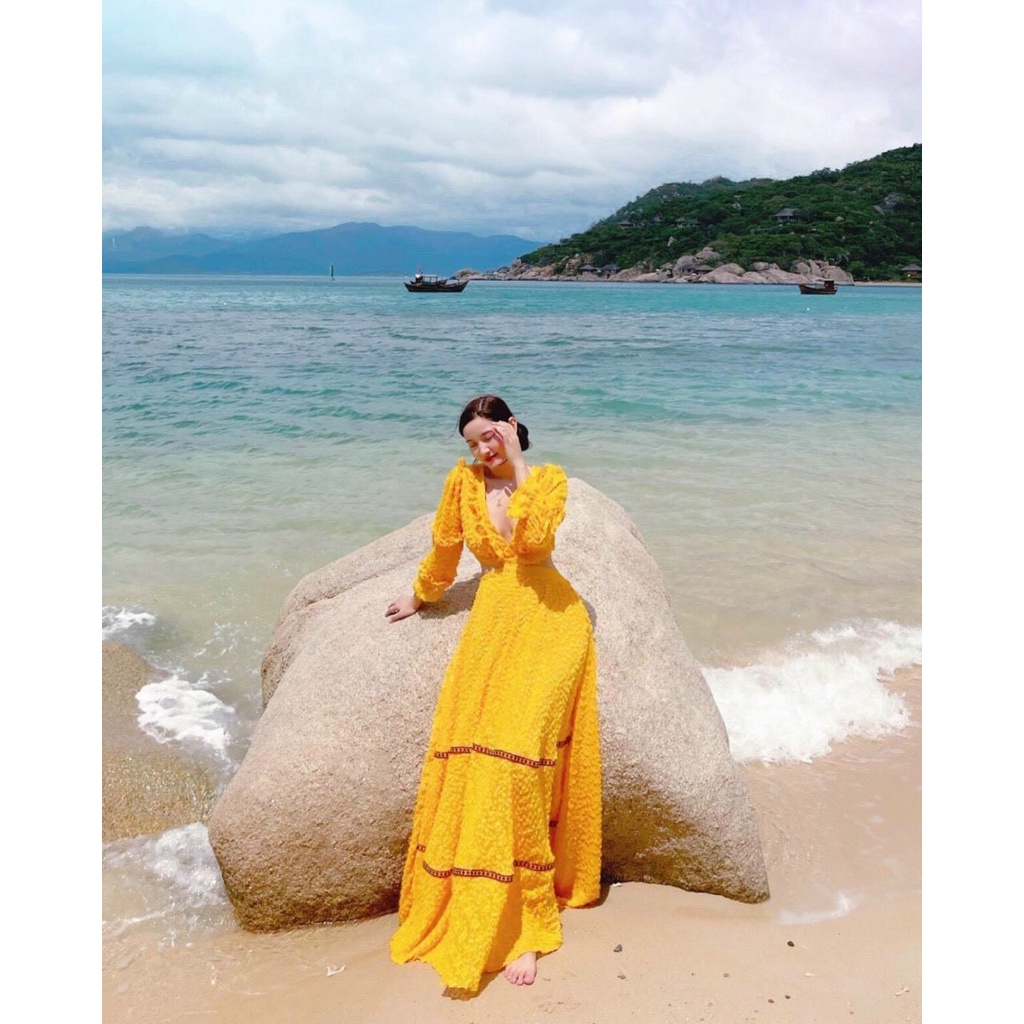 Đầm maxi ren lông viền thổ Cẩm  Thiết kế khoét eo tôn dáng