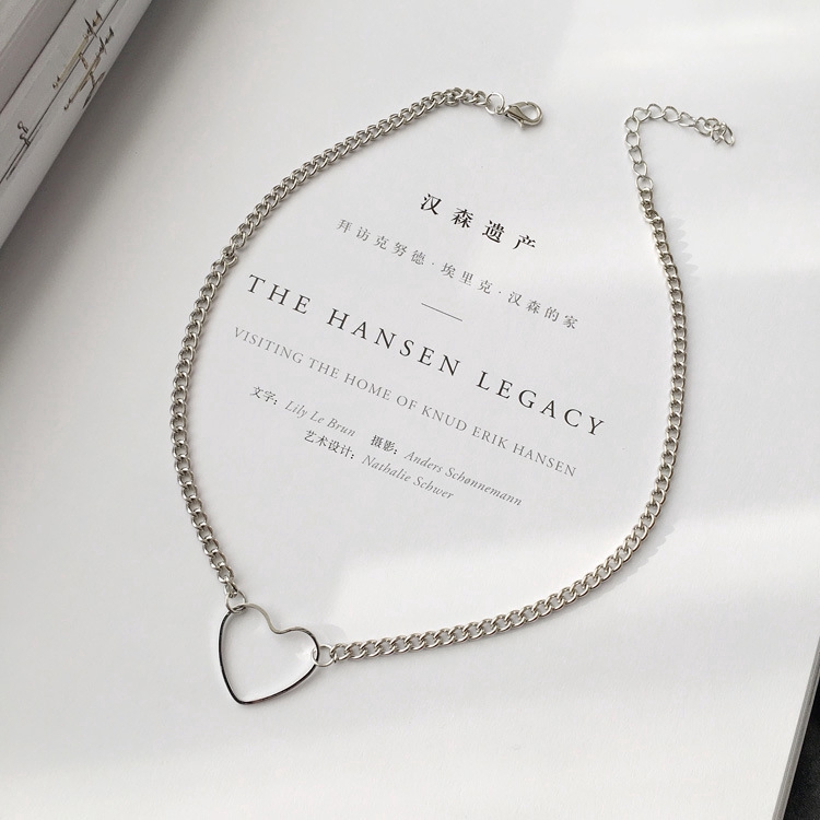 Japan and South Korea fan new simple hollow love necklace heart-shaped clavicle chain sweet wind neck chain