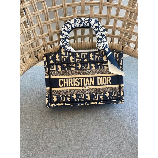 Dior totee