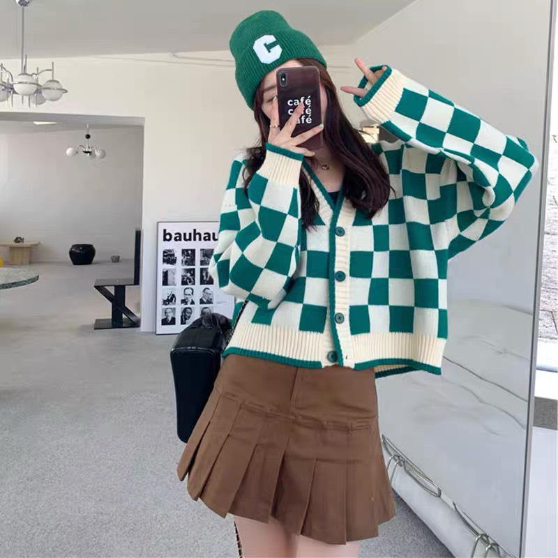 Áo cardigan caro viền xanh lá hot trend