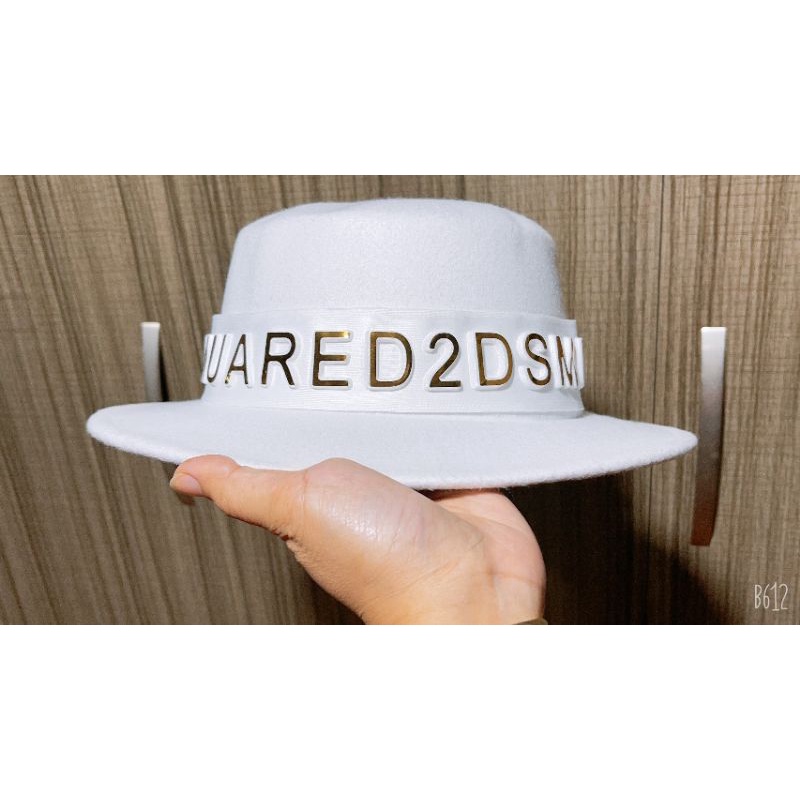 Mũ nón cói đi biển vành nhỏ đai chữ vàng nổi sang chảnh