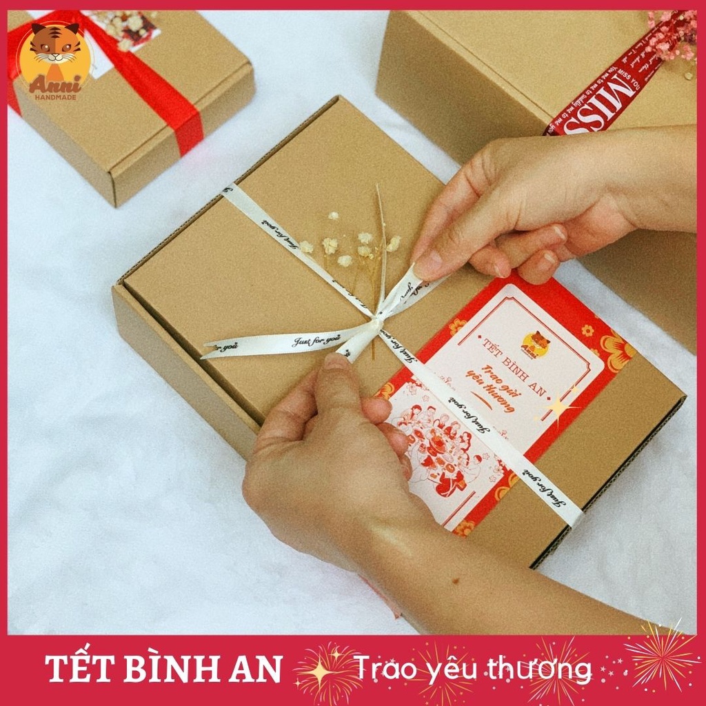 [Có sẵn] Hộp quà cao cấp với hoa khô baby, mứt trái cây, nến thơm, khăn quấn tóc Anni Home/ Anni Handmade