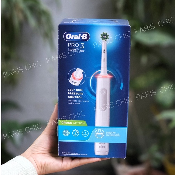 Bàn chải điện Oral-B Pro3 dòng cao cấp đã kèm sạc và đầu bàn chải thiết kế không bị mốc thân