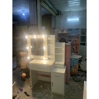 Bàn trang điểm nhua dai loan có đèn led kệ lùa 1m55-80-45