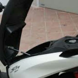 Tự động nâng yên xe máy