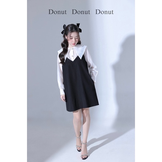 Set váy yếm đen mix áo tơ trắng