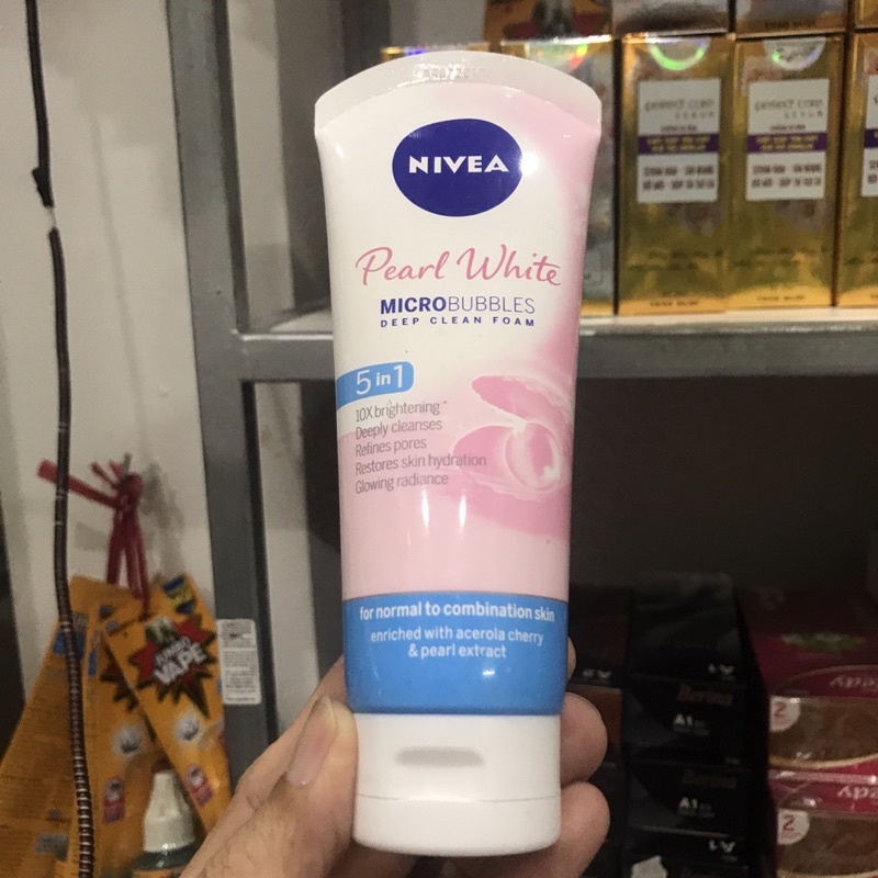 Sữa rửa mặt NIVEA Pearl White giúp trắng da ngọc trai 100g