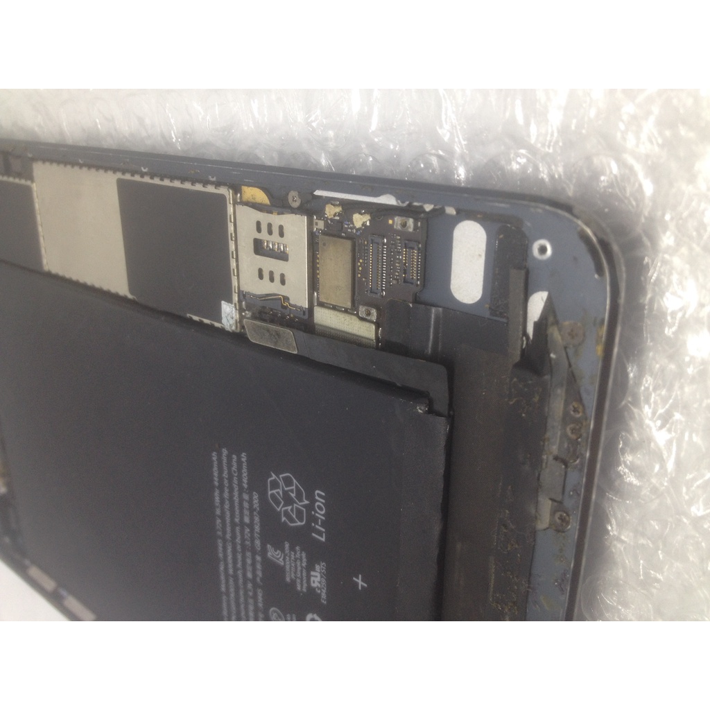 Ipad mini 1 ok tất cả chỉ hư cảm ứng do lệch 2 chân socket cắm dây cảm ứng, đang hoạt động bình thường Pin 70%