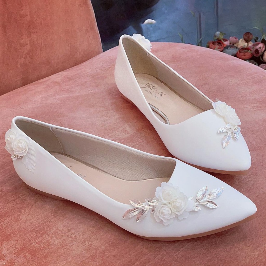Giày cưới Nghé Art búp bê đính hoa hồng lụa trắng 226