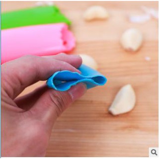 Dụng Cụ Bóc Vỏ Tỏi Bằng Silicone