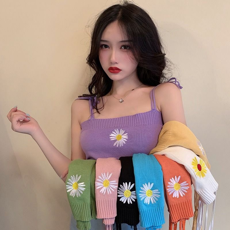Áo Hai Dây Dáng Ôm Thêu Họa Tiết Xinh Xắn Dễ Phối Đồ