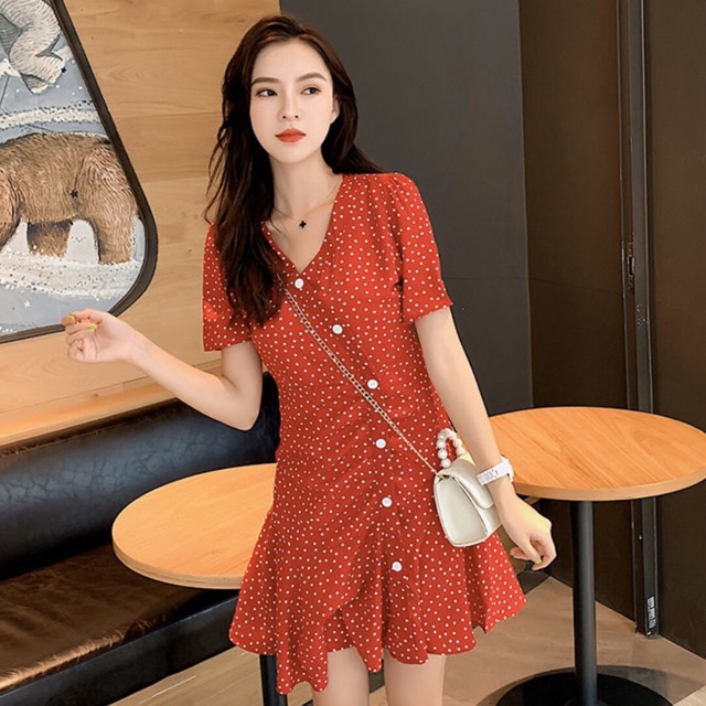Đầm bi đỏ nút trắng đuôi cá | BigBuy360 - bigbuy360.vn
