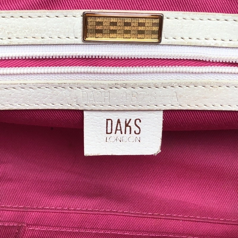 Túi chuẩn si. Túi qua sử dụng. Khách vui lòng xem hình nếu muốn biết thêm thông tin sản phẩm mời khách vô chat . Thanks.