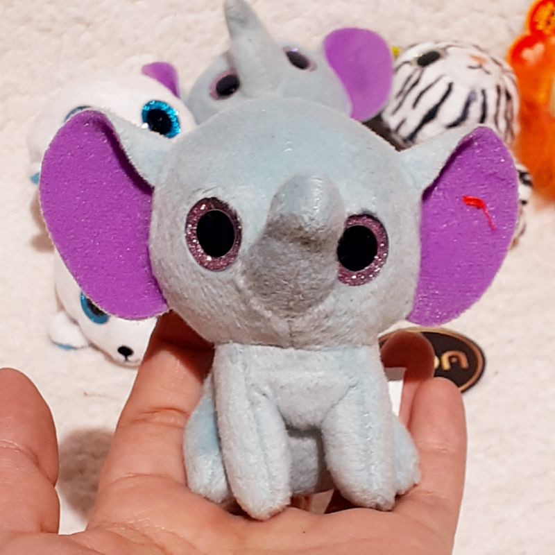 Thú ty mắt thủy tinh