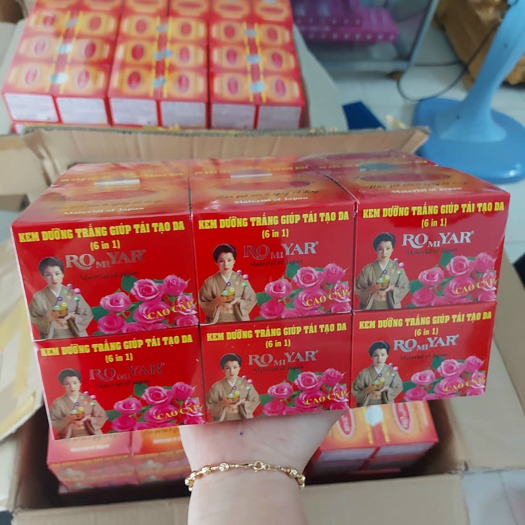 Kem dưỡng trắng da 6 in 1 ROMIYAR giá bao bì mới 98k