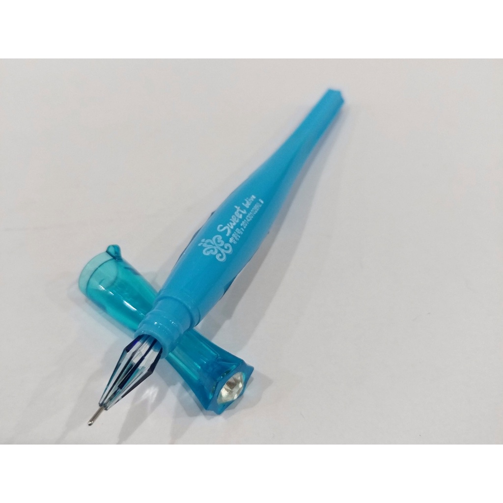 Viết Bic Kim Cương 885 - Mực Xanh (Sắc Độ Thân Màu Giao Ngẫu Nhiên)