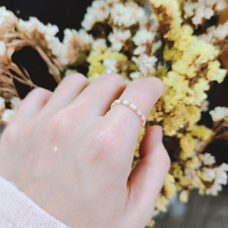 Nhẫn nữ hạt cườm tone nude phong cách Hàn